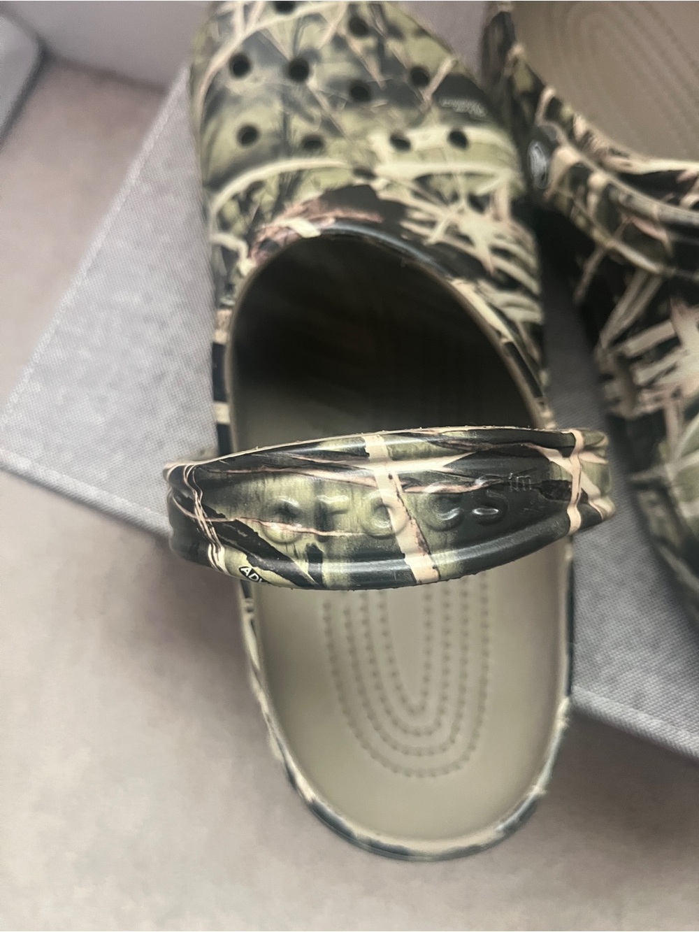 CROCS Camo Clog in Green and Brown Camouflage Size 11 Men’s - Picture 2 of 8